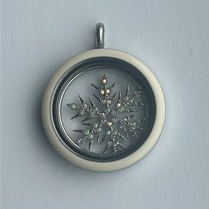 Origami Owl 1” round locket with white bezel & crystal snowflake insert. w/chain